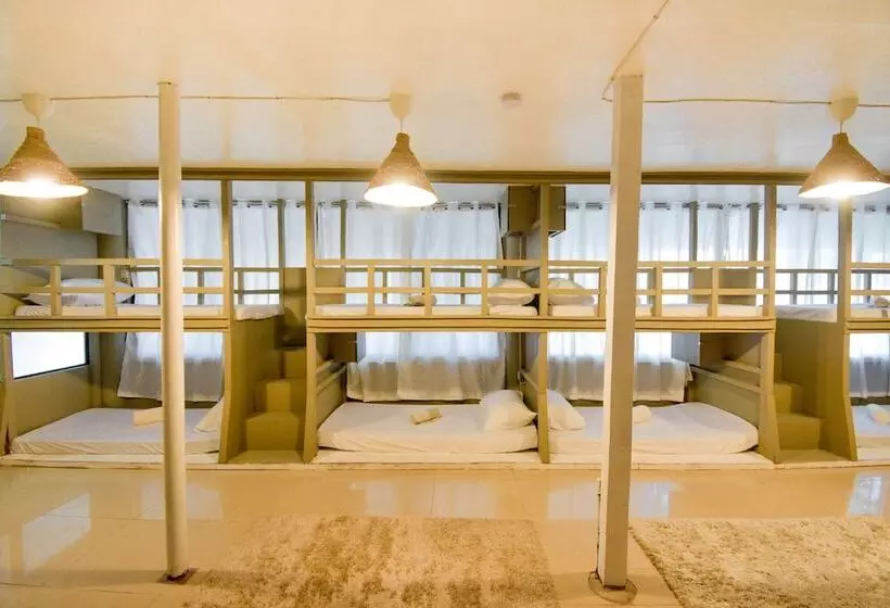 Treasure Isle Backpackers Hostel