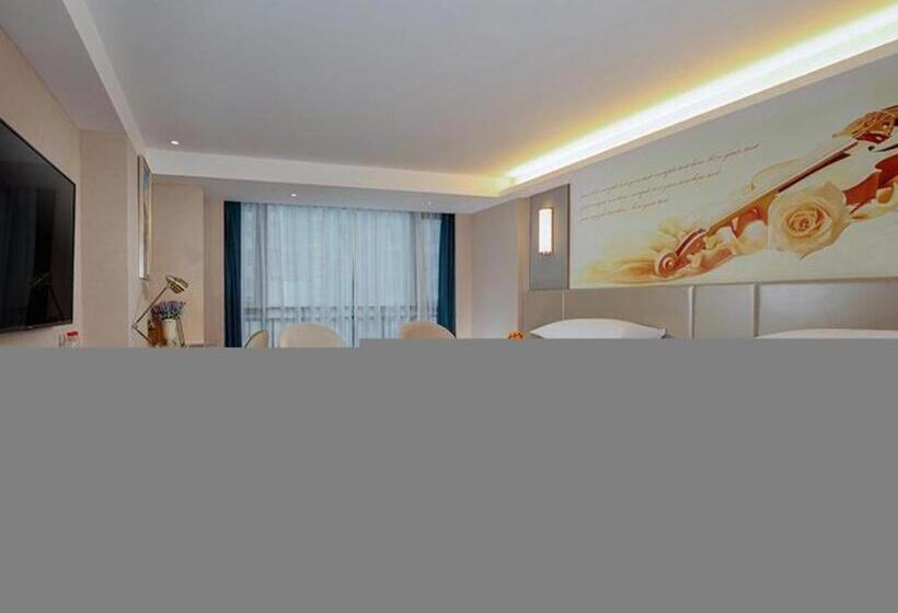 Vienna Hotel Chengdu Xinjin Old Pier Liujianian Metro Station