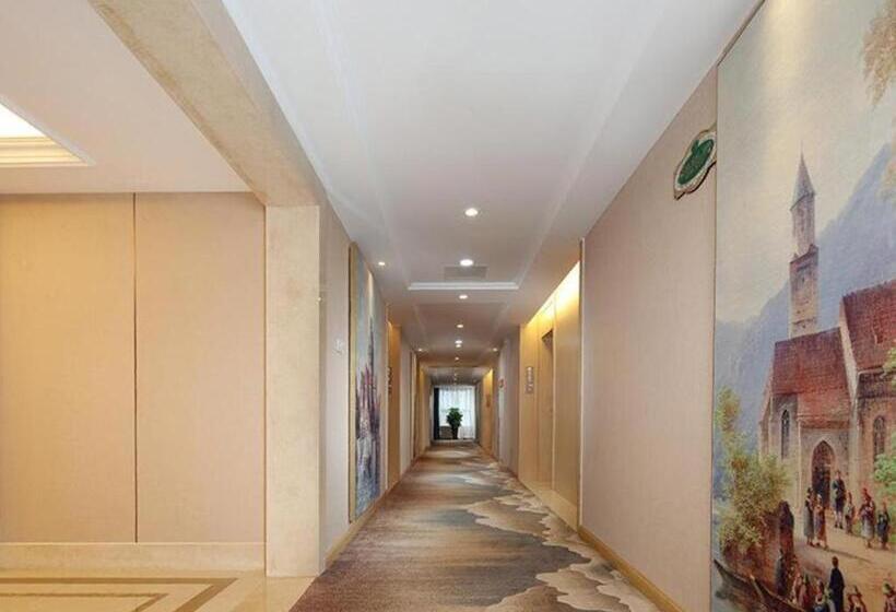 Vienna Hotel Chengdu Xinjin Old Pier Liujianian Metro Station