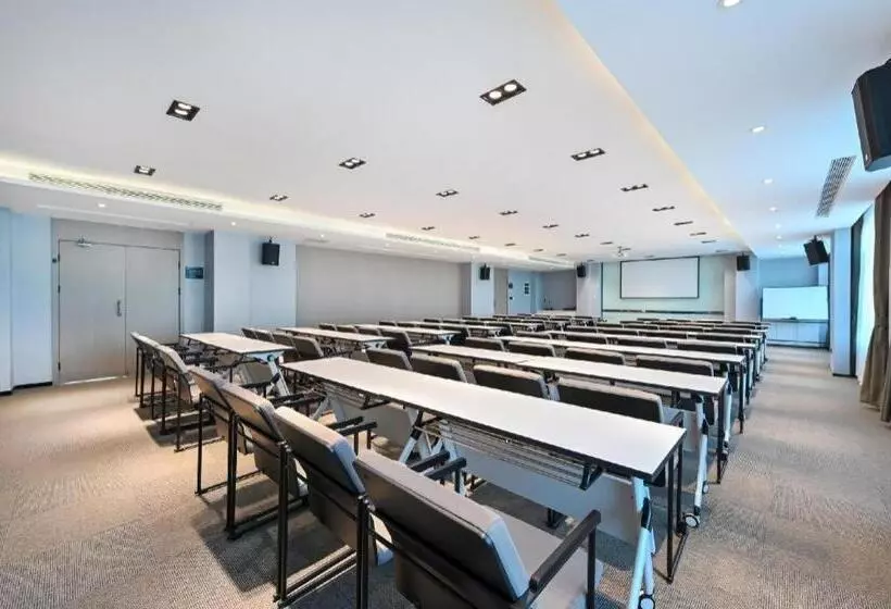 Atour Hotel Tianjin Wuqing High Speed Railway Station Florentia Village