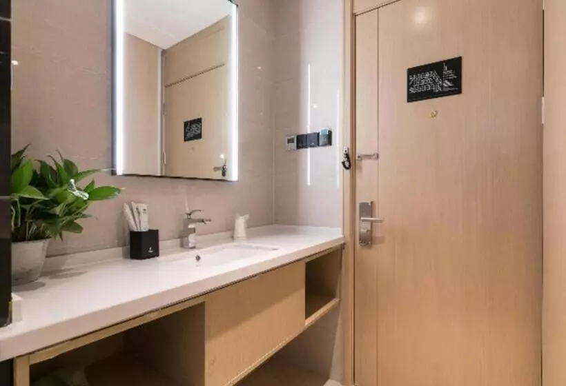 Hotelli City Comfort Inn Wuhan Dongxihu Hengda City Square