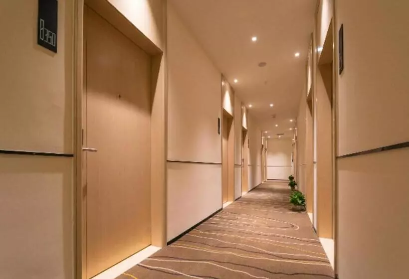 Hotelli City Comfort Inn Wuhan Dongxihu Hengda City Square