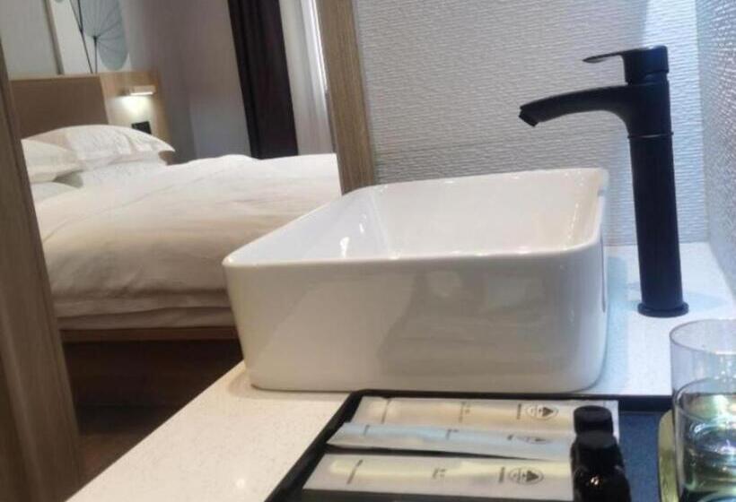 Отель Green Tree Inn Express Huainan Xiejiaji District Orient Guangji Hospital