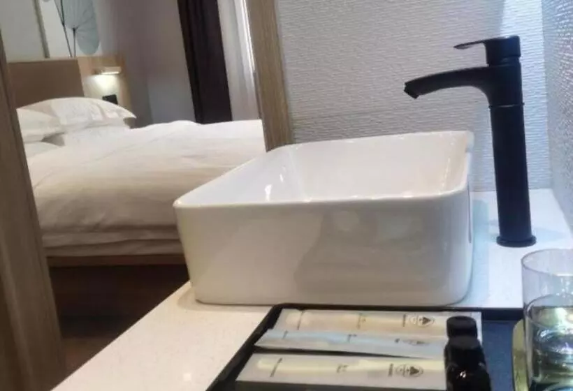 Hotelli Green Tree Inn Express Huainan Xiejiaji District Orient Guangji Hospital