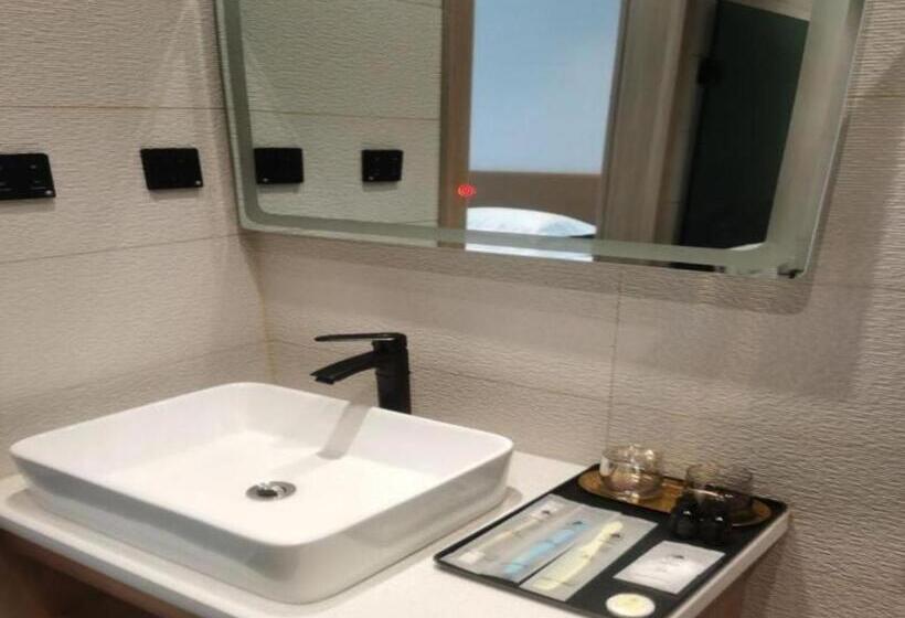 Отель Green Tree Inn Express Huainan Xiejiaji District Orient Guangji Hospital