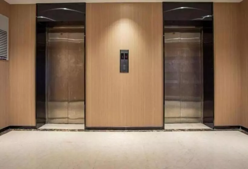 Hotelli Green Tree Inn Huainan Square South Road