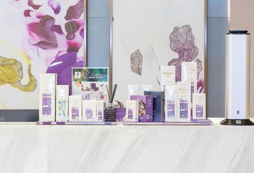 Lavande Hotel Shaoguan Bainian East Street Fengcai Building