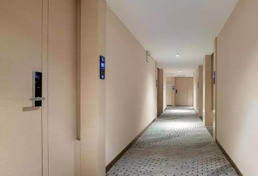 Lavande Hotel Shaoguan Bainian East Street Fengcai Building