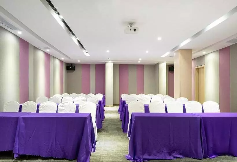 Lavande Hotel Shaoguan Bainian East Street Fengcai Building