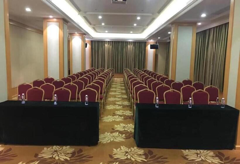Vienna Hotel Guangdong Shaoguan Renhua Danxiashan County Center