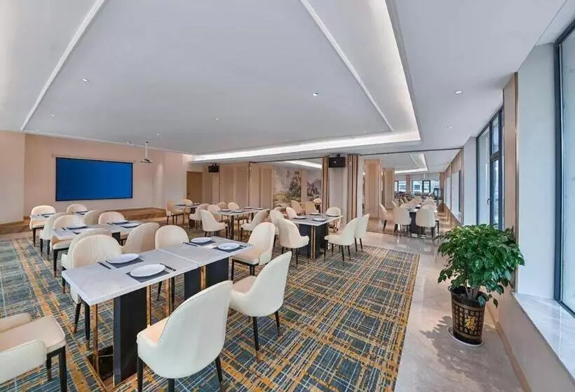 Vienna Hotel Jiangxi Ganzhou Ningdu Bus Station