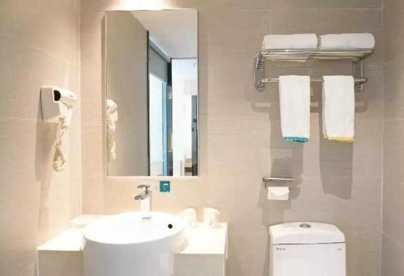 Hotelli City Comfort Inn Dongguan Shilong Huixing Commercial Center