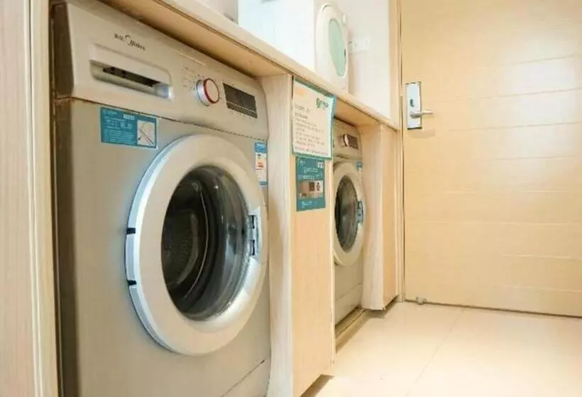 Hotelli City Comfort Inn Dongguan Shilong Huixing Commercial Center