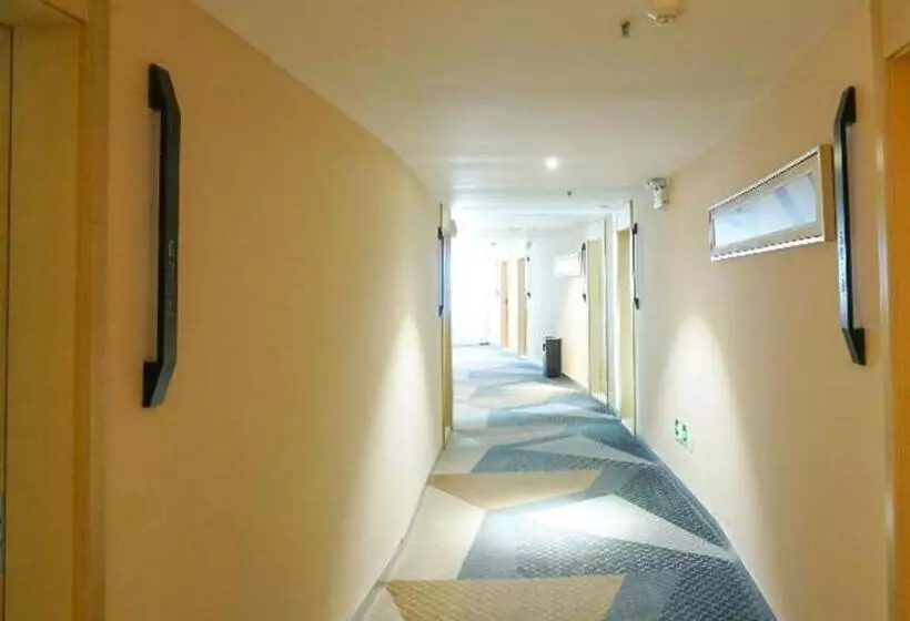 Hotelli City Comfort Inn Dongguan Shilong Huixing Commercial Center