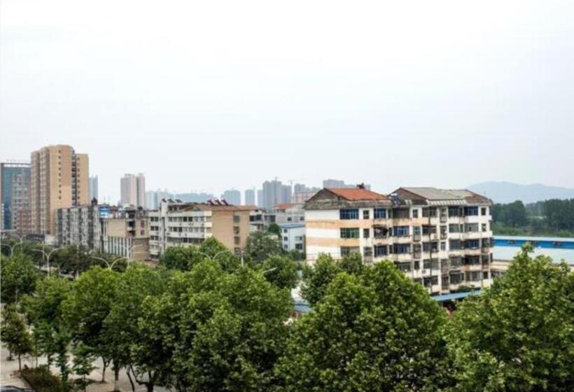 בית מלון כפרי City Comfort Inn Xiangyang Gucheng Railway Station