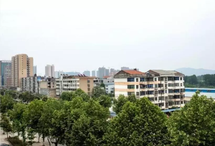 ホテル City Comfort Inn Xiangyang Gucheng Railway Station