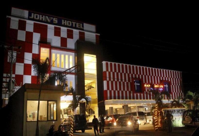 בית מלון כפרי John S