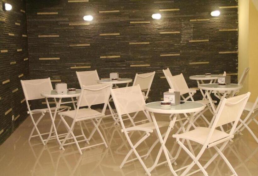 בית מלון כפרי John S