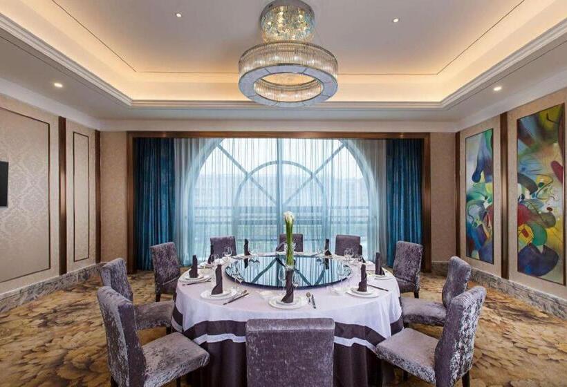 Отель Ramada By Wyndham Taixing