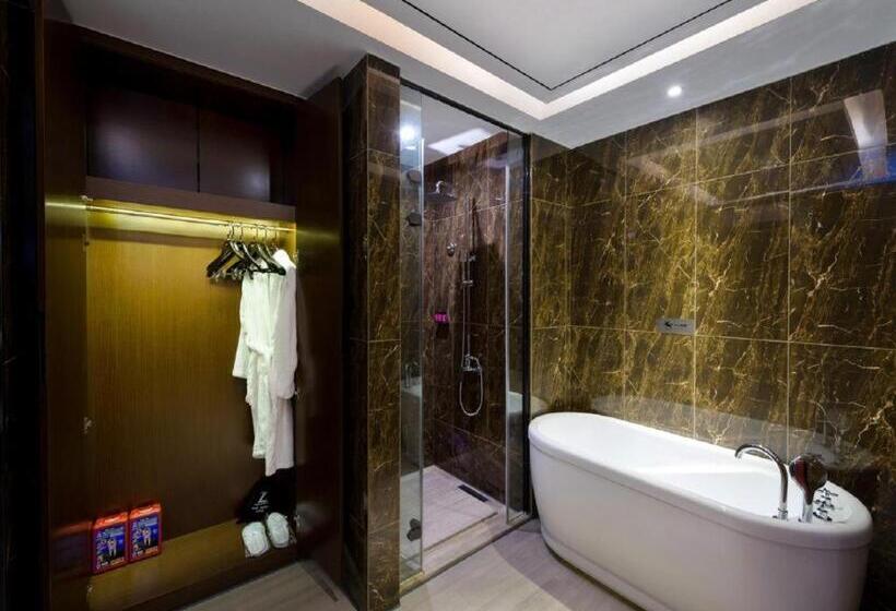 Hotel Zmax Qingyuan Guangqing Railway Station