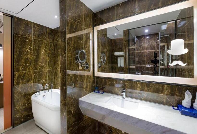 Hotel Zmax Qingyuan Guangqing Railway Station