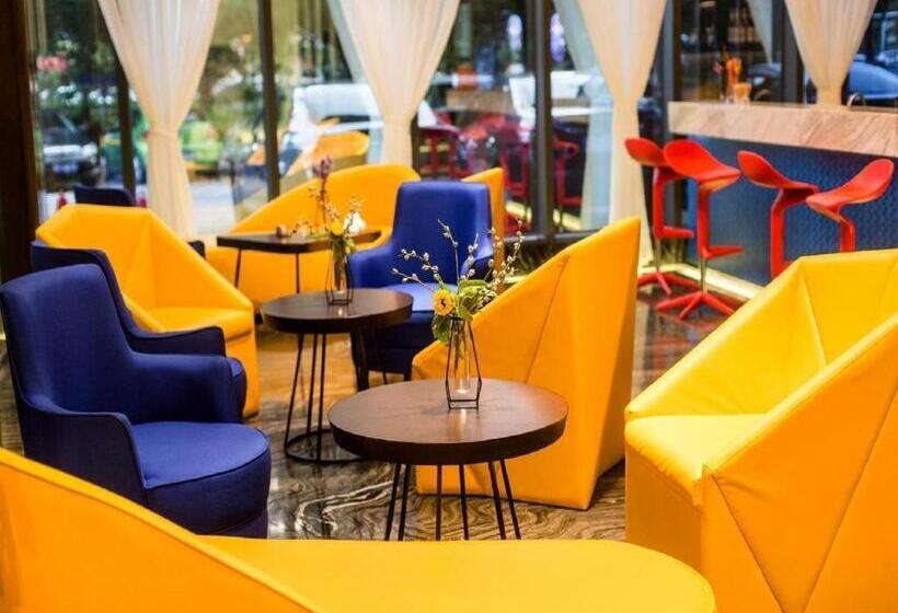 Hotel Zmax Qingyuan Guangqing Railway Station