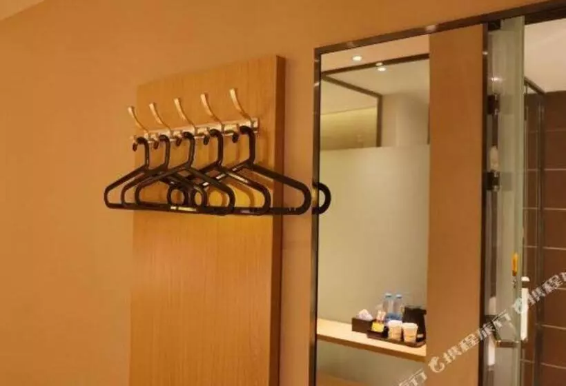 Iu Hotel·jiayuguan People S Shopping Mall