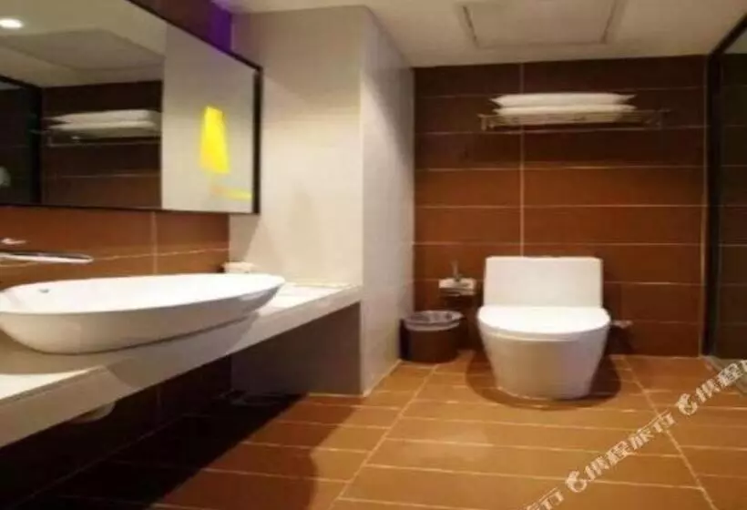 Iu Hotel·jiayuguan People S Shopping Mall