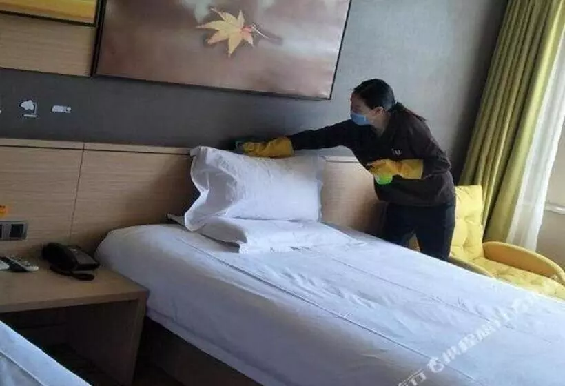 Iu Hotel·jiayuguan People S Shopping Mall