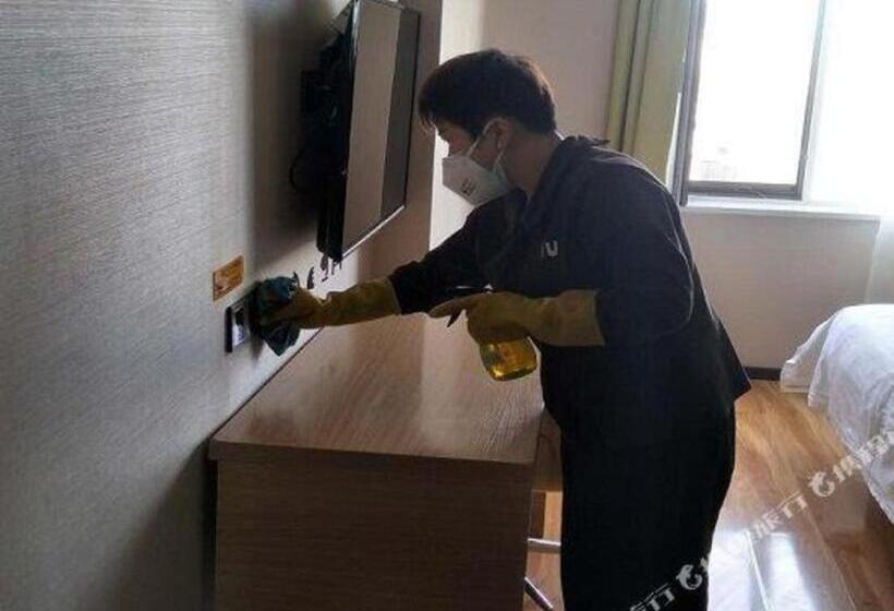 Iu Hotel·jiayuguan People S Shopping Mall