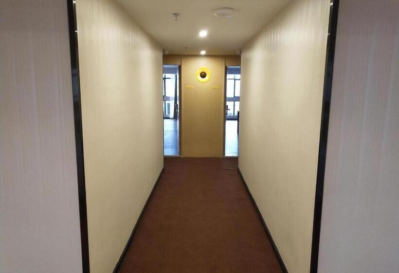 Iu Hotels·ji An Railway Station