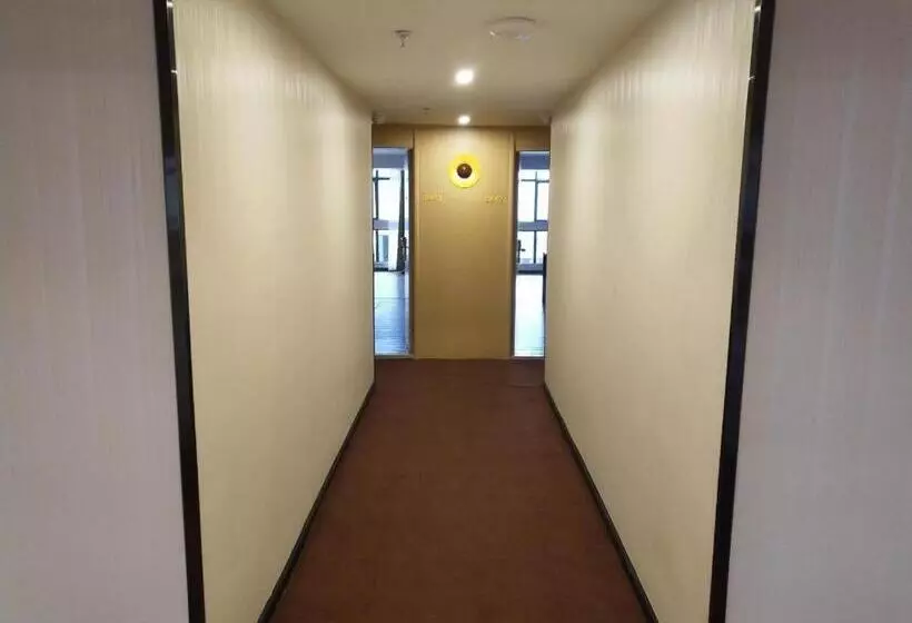 Iu Hotels·ji An Railway Station