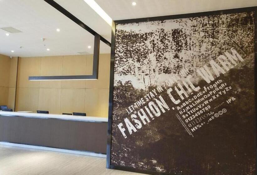 Iu Hotels·ji An Railway Station