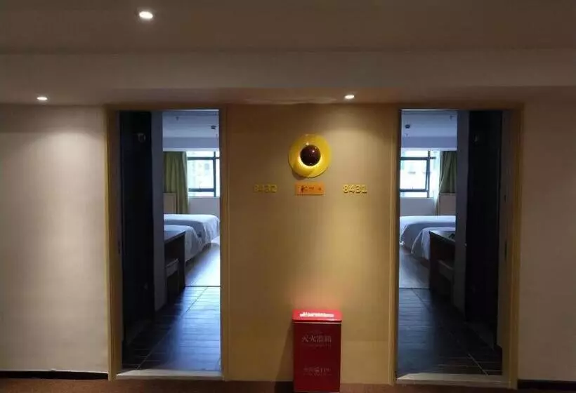 Iu Hotels·ji An Railway Station