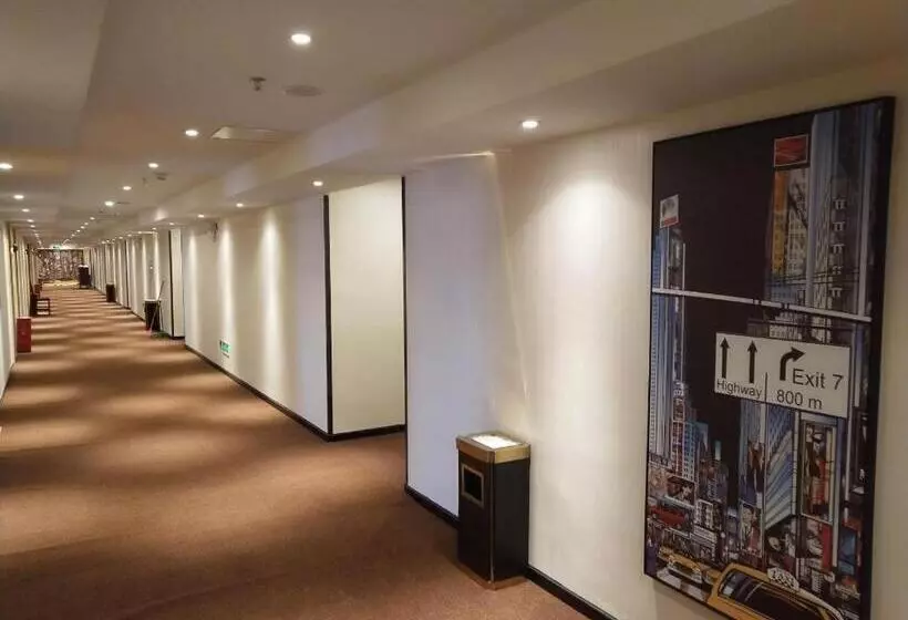 Iu Hotels·ji An Railway Station