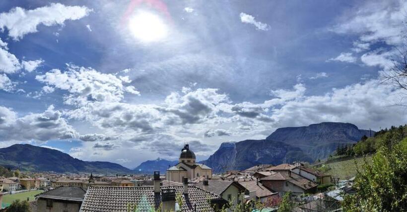 ベッドアンドブレックファースト Holidays