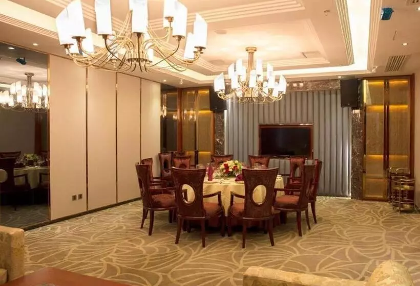 Hotel Auspicious