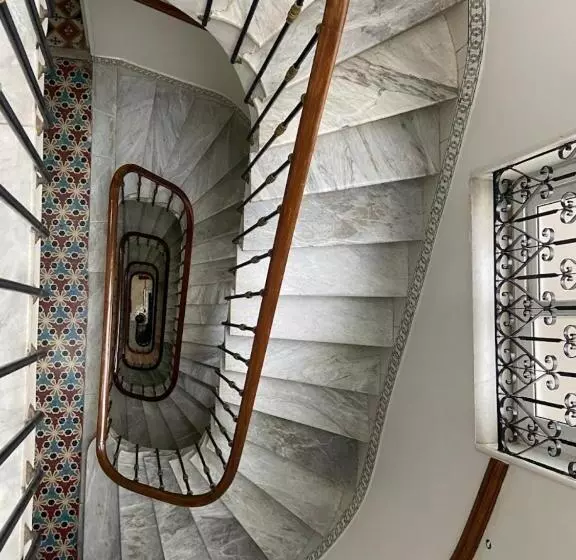 هتل Nelson   Bab El Oued