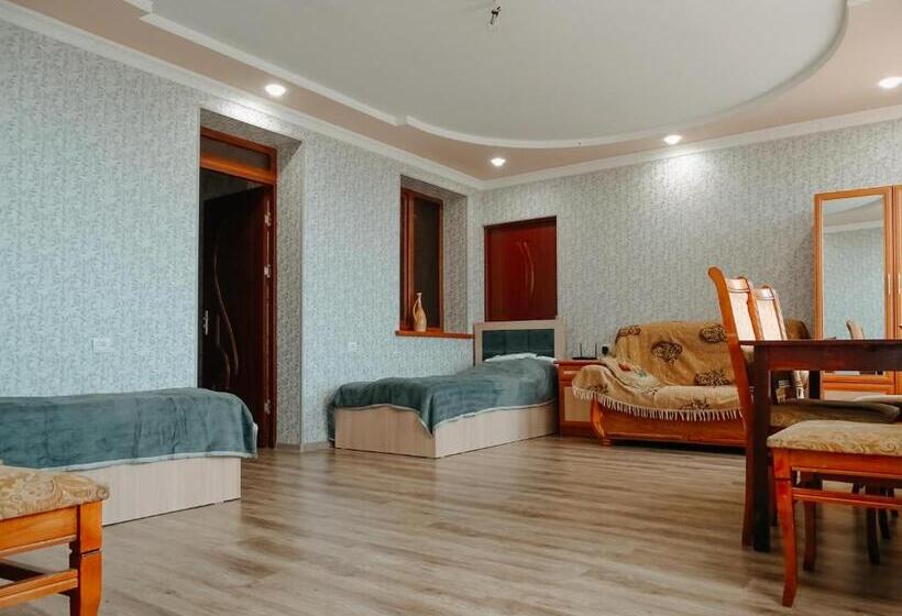 تختخواب و صبحانه Kochants Guesthouse