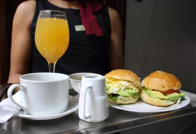 هتل Plaza Sullana