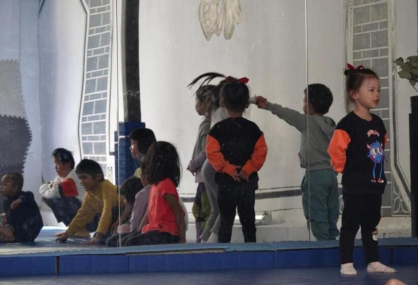 בית מלון כפרי The Lily Pad Inn