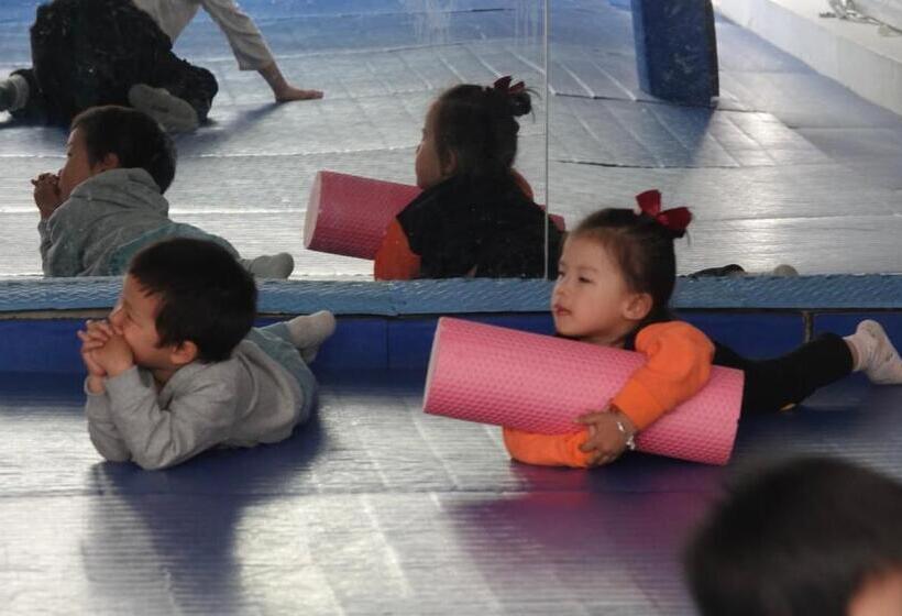 בית מלון כפרי The Lily Pad Inn