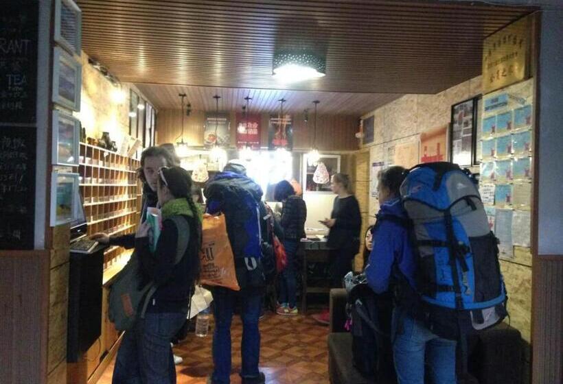 The Cloudland International Youth Hostel Close To The City Center,15 Min Walks To The Subway, Close