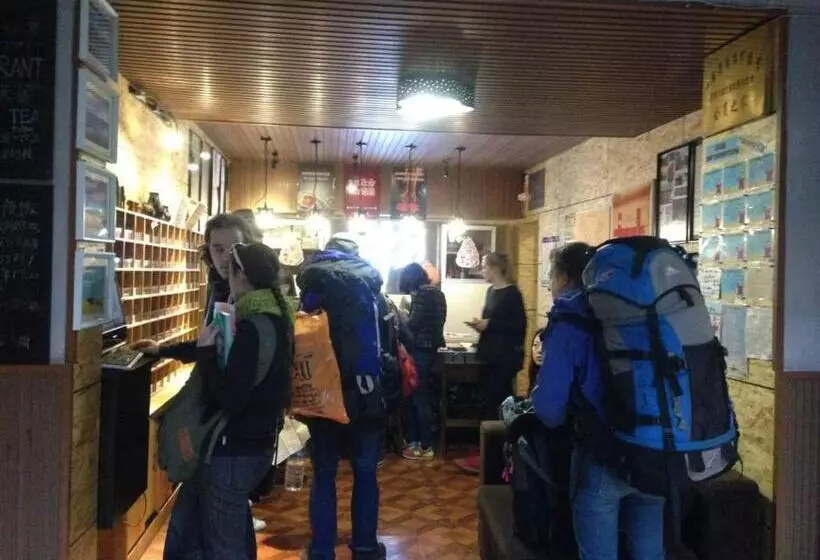 The Cloudland International Youth Hostel Close To The City Center,15 Min Walks To The Subway, Close