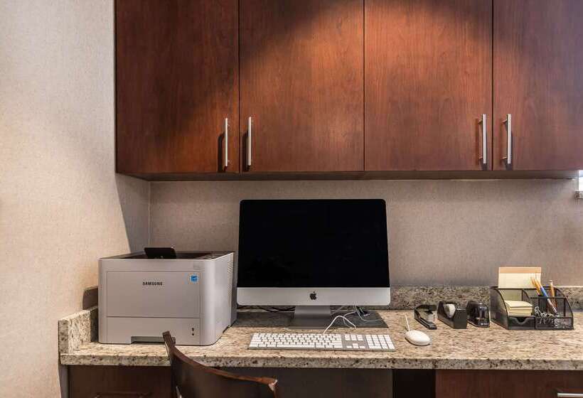 호텔 Comfort Inn Bay City  Riverfront