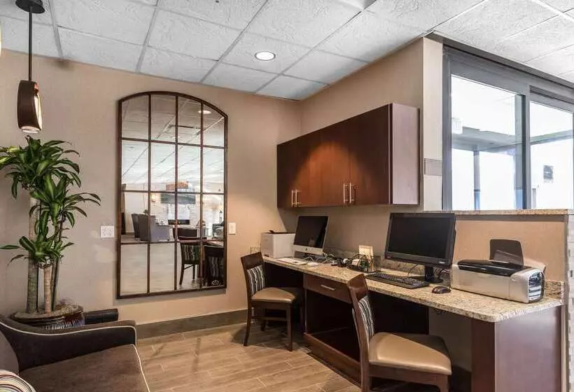 ホテル Comfort Inn Bay City  Riverfront