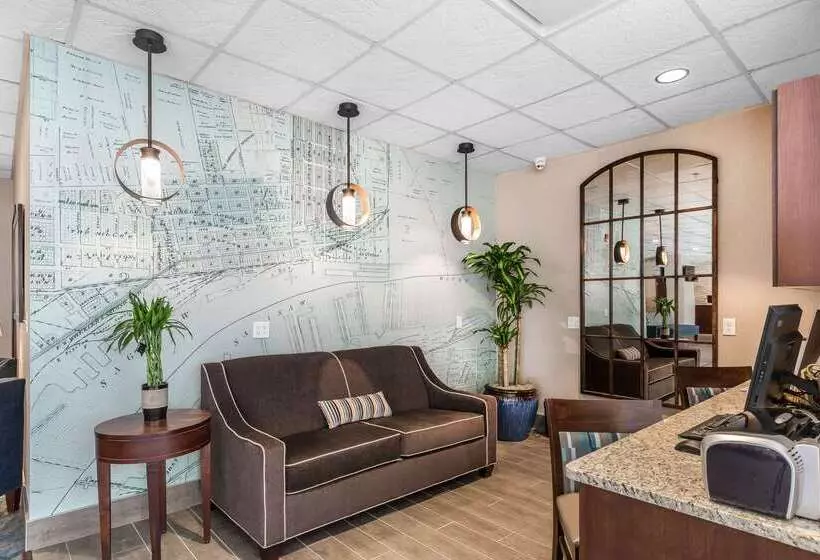 ホテル Comfort Inn Bay City  Riverfront