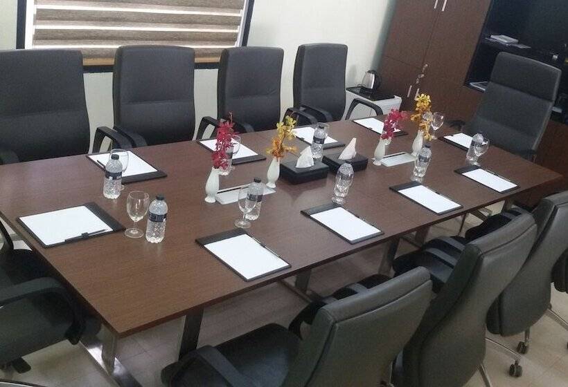 هتل Coventina Lake Suites