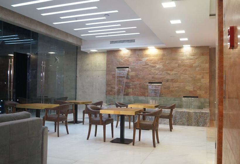 هتل Coventina Lake Suites