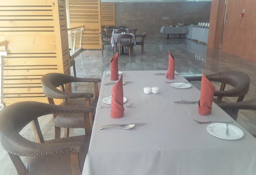 هتل Coventina Lake Suites